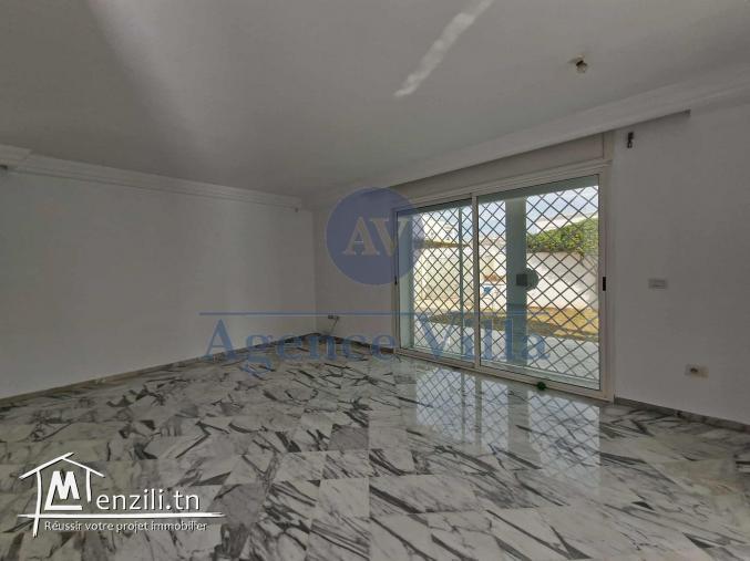 une villa s+5 à la marsa