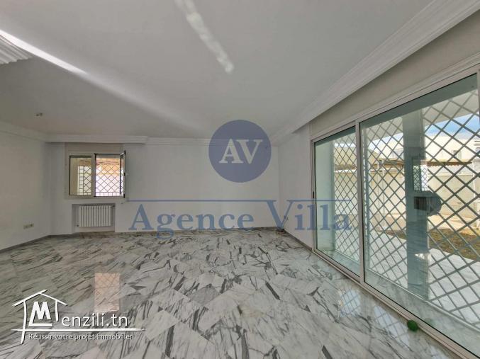 une villa s+5 à la marsa