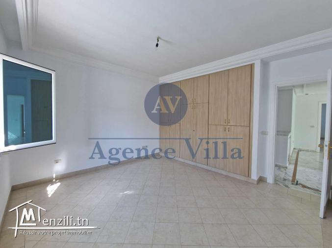 une villa s+5 à la marsa