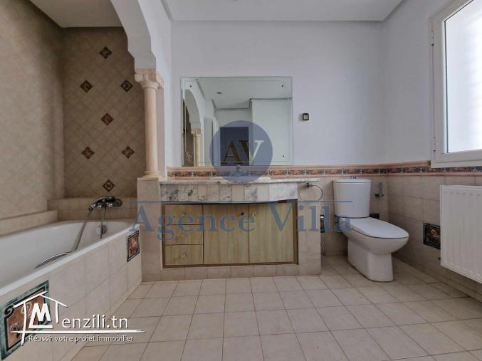 une villa s+5 à la marsa