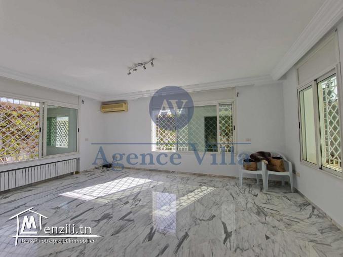 une villa s+5 à la marsa