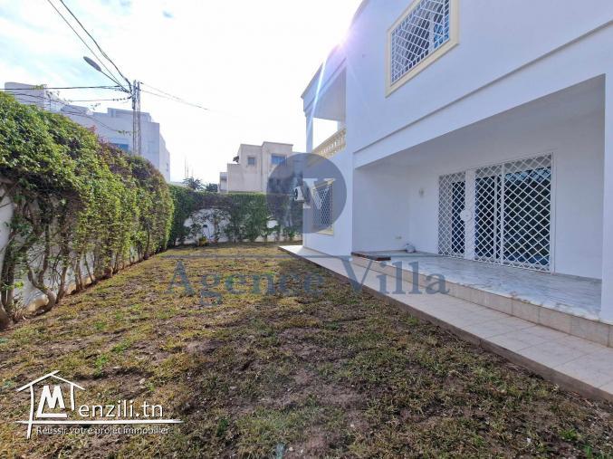 une villa s+5 à la marsa