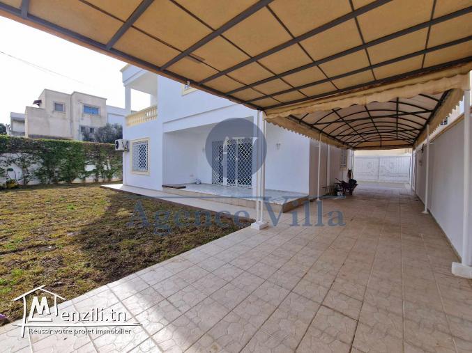 une villa s+5 à la marsa