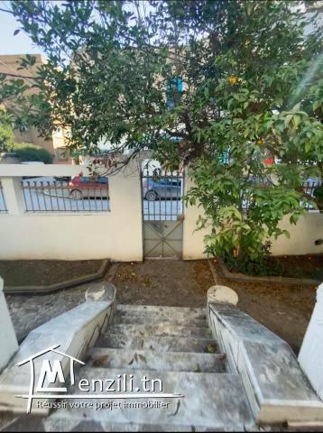 À VENDRE : TERRAIN BÂTI – TRÈS PROCHE DE L'AVENUE MOHAMED V