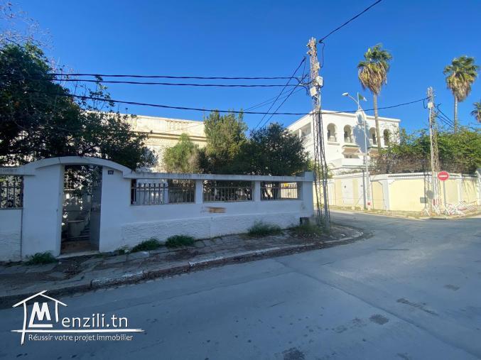 À VENDRE : TERRAIN BÂTI – TRÈS PROCHE DE L'AVENUE MOHAMED V