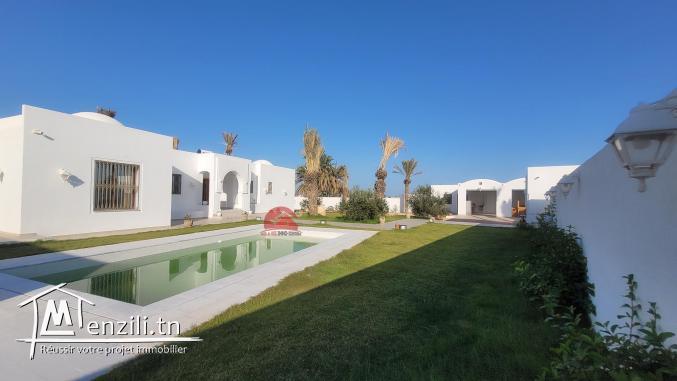 GRANDE MAISON MEUBLÉE SUR MEZRAYA DJERBA TUNISIE