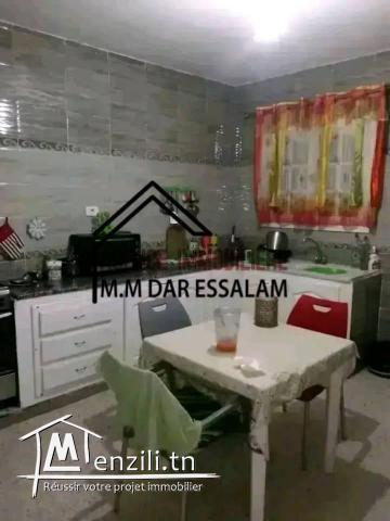 villa avec un grand jardin