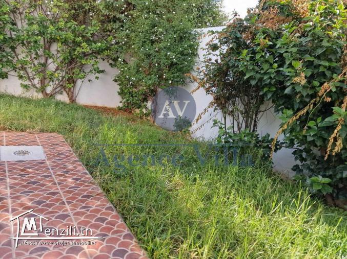 une villa s+5 à ain zaghouan nord