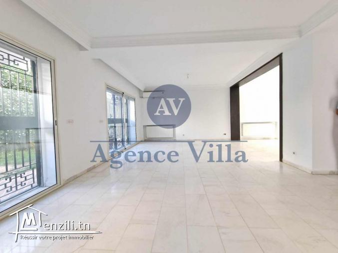 une villa s+5 à ain zaghouan nord