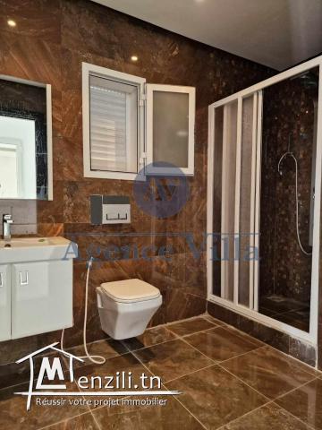 une villa s+5 à ain zaghouan nord