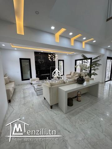 À Vendre : Luxieuse villa S+5 situé à La Soukra