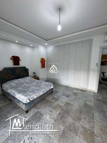 À Vendre : Luxieuse villa S+5 situé à La Soukra