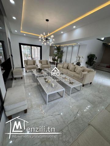 À Vendre : Luxieuse villa S+5 situé à La Soukra