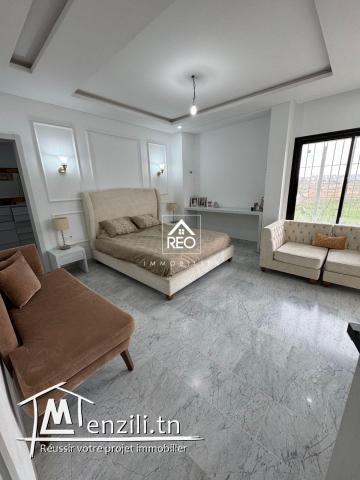 À Vendre : Luxieuse villa S+5 situé à La Soukra