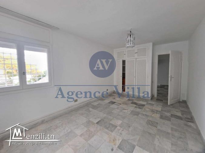 un réz de chaussée de villa s+3 à gammarth vue mer