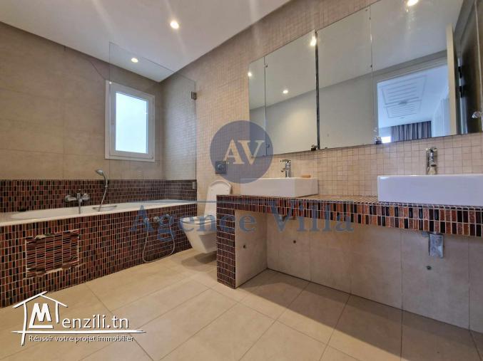 une villa s+4 à carthage avec piscine