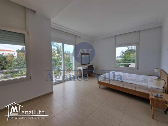 une villa s+4 à carthage avec piscine