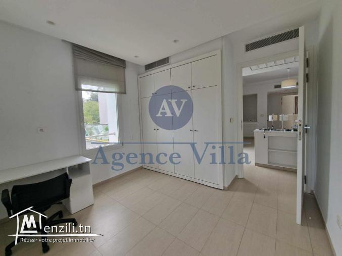 une villa s+4 à carthage avec piscine