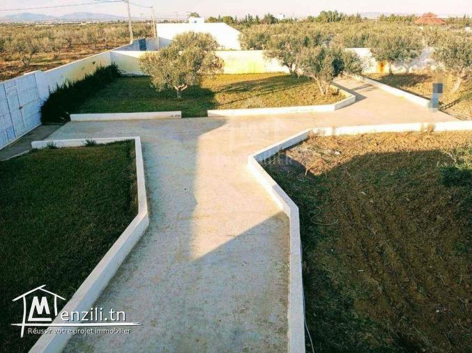 Un terrain de 2100 m² avec 1 studio à Hammamet Sud à vendre 51355351