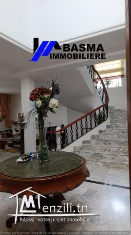 Une superbe villa s+4 à louer située à chatt mariem