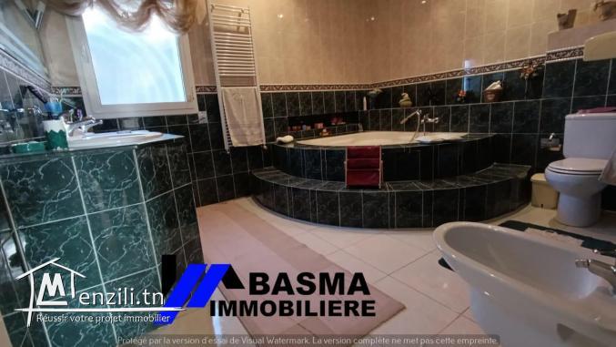 Une superbe villa s+4 à louer située à chatt mariem
