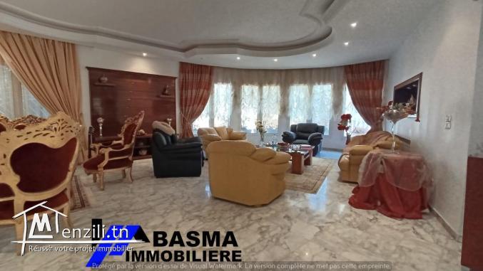 Une superbe villa s+4 à louer située à chatt mariem