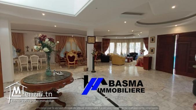 Une superbe villa s+4 à louer située à chatt mariem