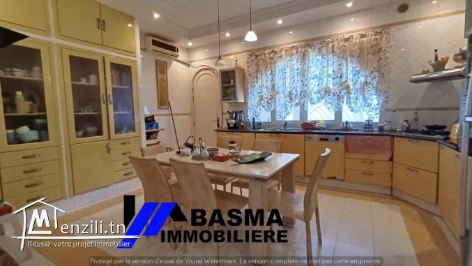 Une superbe villa s+4 à louer située à chatt mariem
