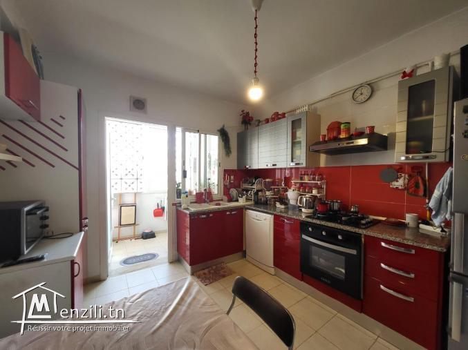 Opportunité Unique à Ennasr, Av. Borj Turki – Emplacement Stratégique, Charme et Luminosité !