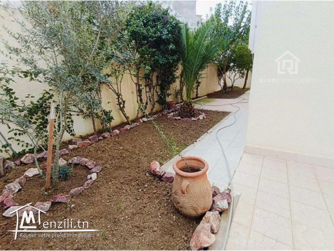 villa s+4 de 314 m² à louer   Mégrine coteaux