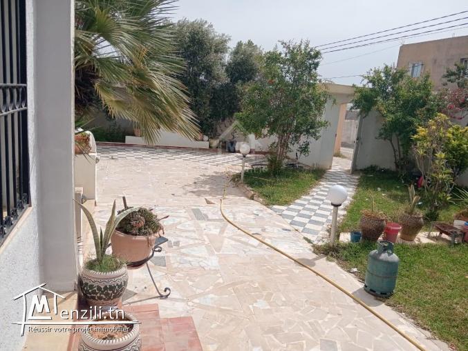 Villa S+3 avec garage et jardin à vendre à Birbouregba 51355351