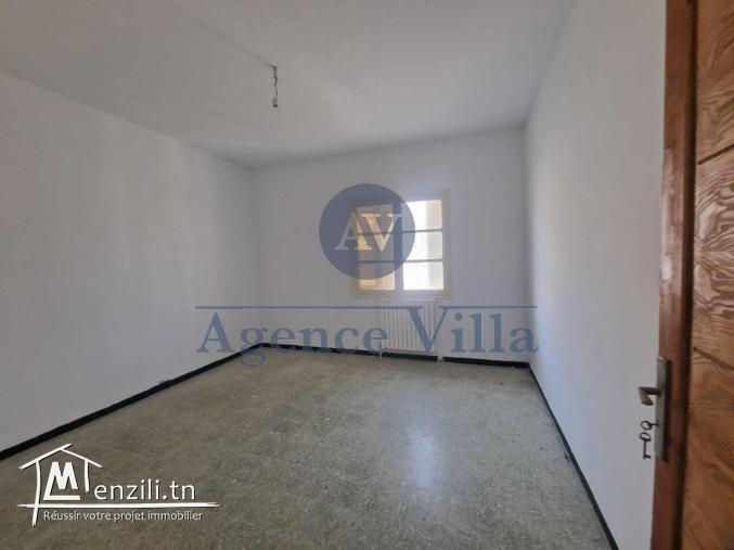 une villa sur deux niveaux à borj louzir