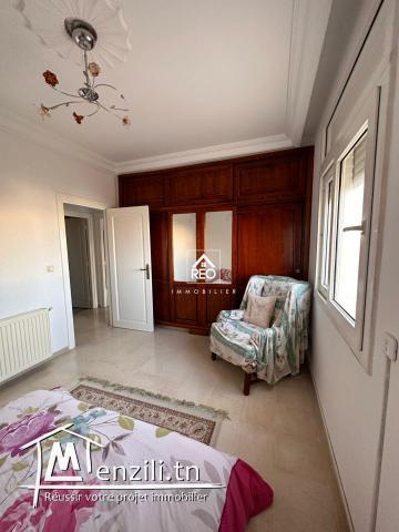 À VENDRE : Un spacieux appartement S+3 situé à Cité Wahat