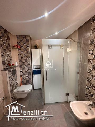 À VENDRE : Un spacieux appartement S+3 situé à Cité Wahat