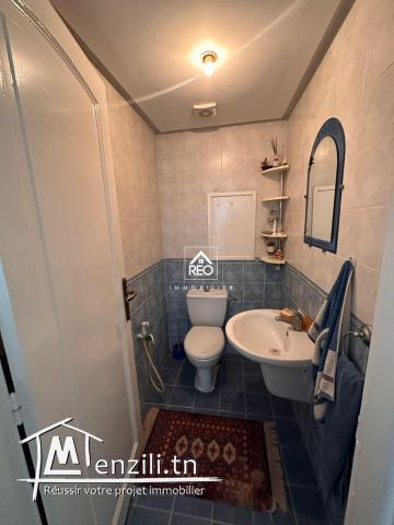 À VENDRE : Un spacieux appartement S+3 situé à Cité Wahat