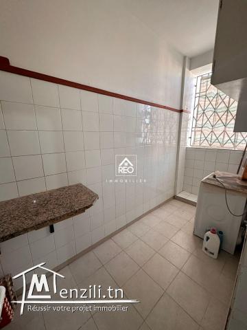 À VENDRE : Un spacieux appartement S+3 situé à Cité Wahat