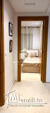  A louer (court durée) un appartement S+2  trés haute standing situé à Panorama 