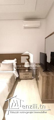  A louer (court durée) un appartement S+2  trés haute standing situé à Panorama 