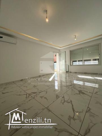 A VENDRE un appartement  S+2 situé à sahloul 4