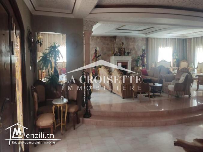 Villa meublé S+6 avec piscine à Gammarth MVL1663