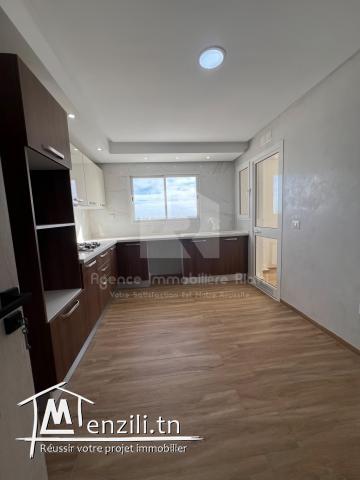A VENDRE un appartement S+3 au 10°éme Situé à Sahloul 4