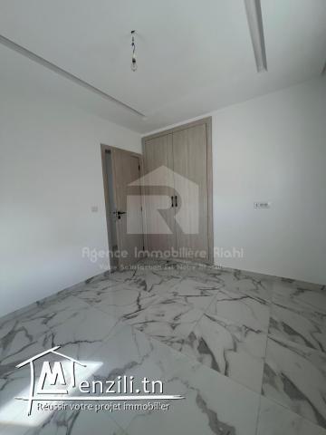 A VENDRE un appartement S+3 au 10°éme Situé à Sahloul 4