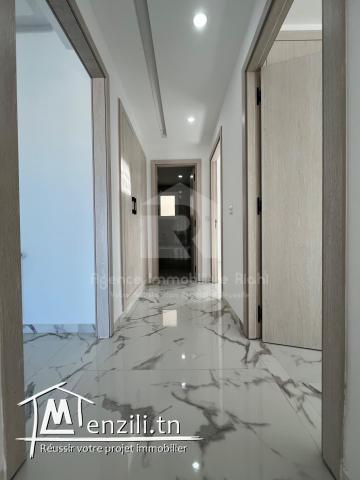 A VENDRE un appartement S+3 au 10°éme Situé à Sahloul 4