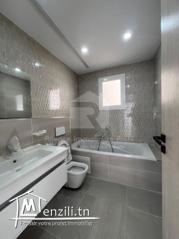 A VENDRE un appartement S+3 au 10°éme Situé à Sahloul 4