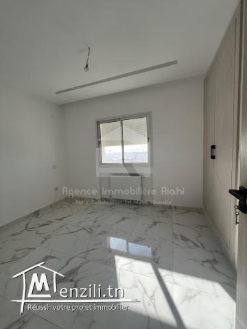 A VENDRE un appartement S+3 au 10°éme Situé à Sahloul 4