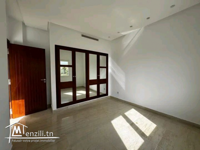 A louer Villa s+5 avec piscine La Marsa