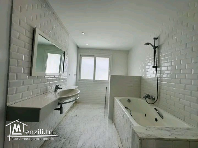 A louer Villa s+5 avec piscine La Marsa