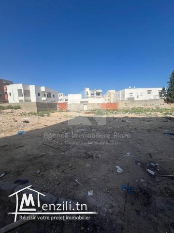 À Vendre un terrain  de 608m² situé à Khezama Ouest