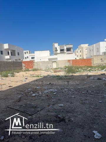 À Vendre un terrain  de 608m² situé à Khezama Ouest