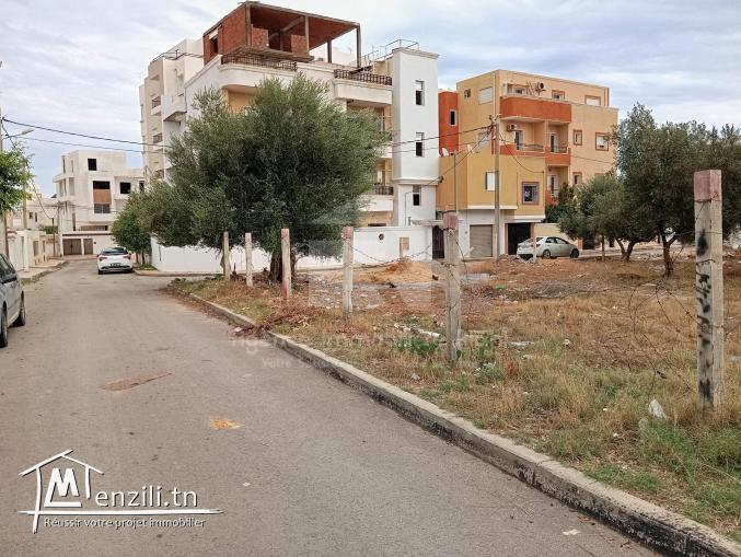 A vendre Terrain situé à khezama près l'instant café